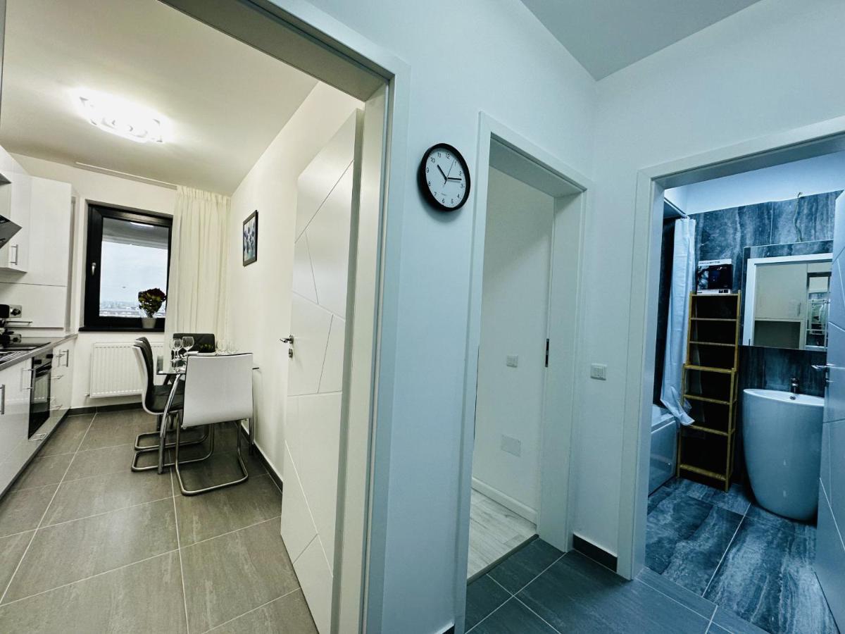 Rentforcomfort Sky Garden Studio Apartment Bukares Bagian luar foto