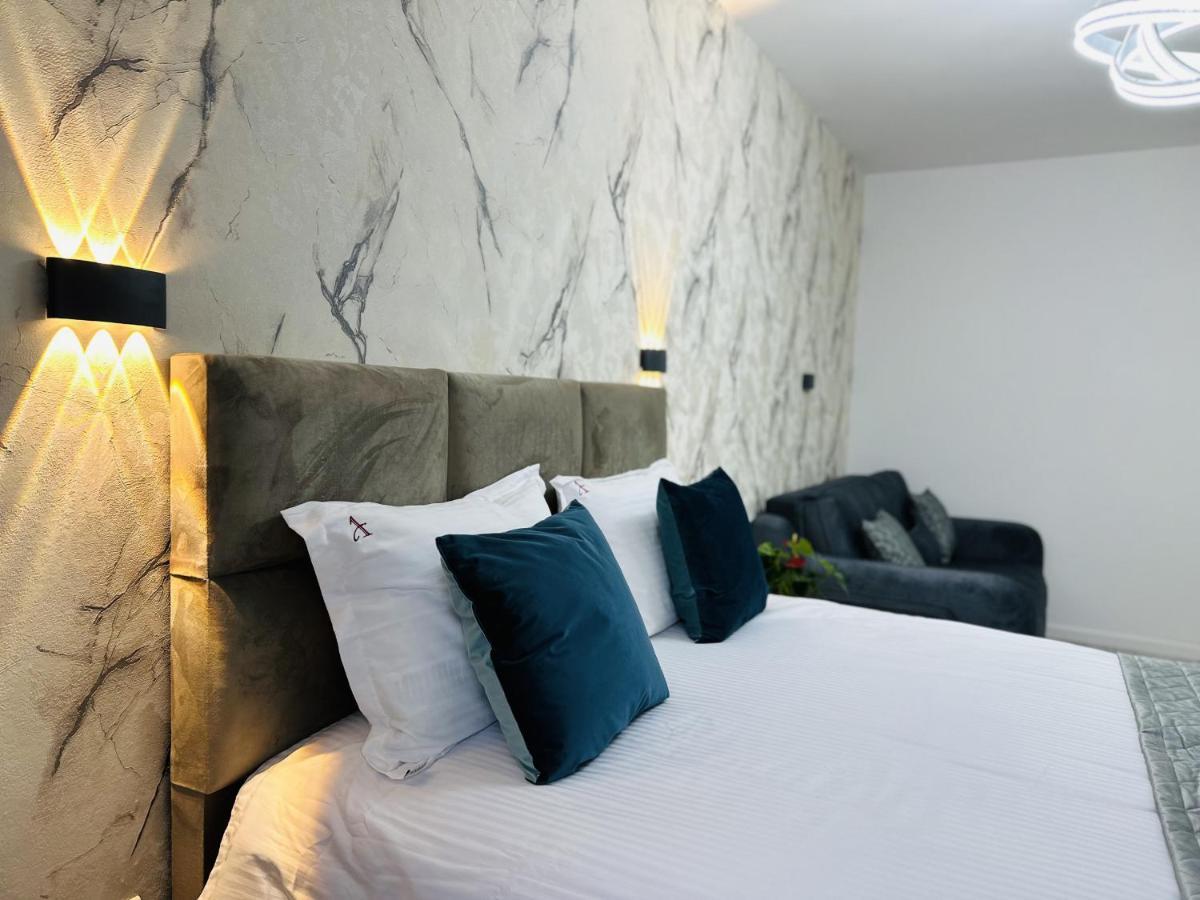 Rentforcomfort Sky Garden Studio Apartment Bukares Bagian luar foto
